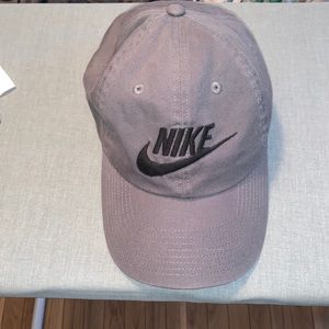 Gray Nike baseball hat